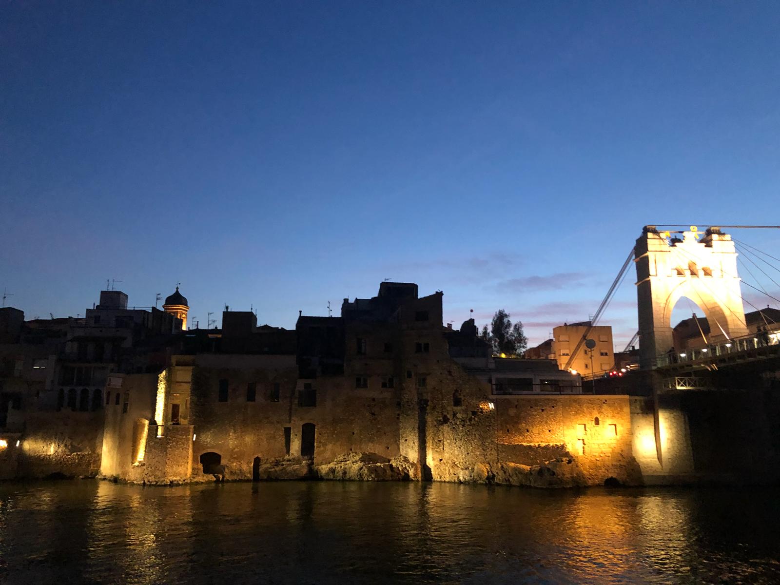 Amposta inaugura la il·luminació de la façana fluvial